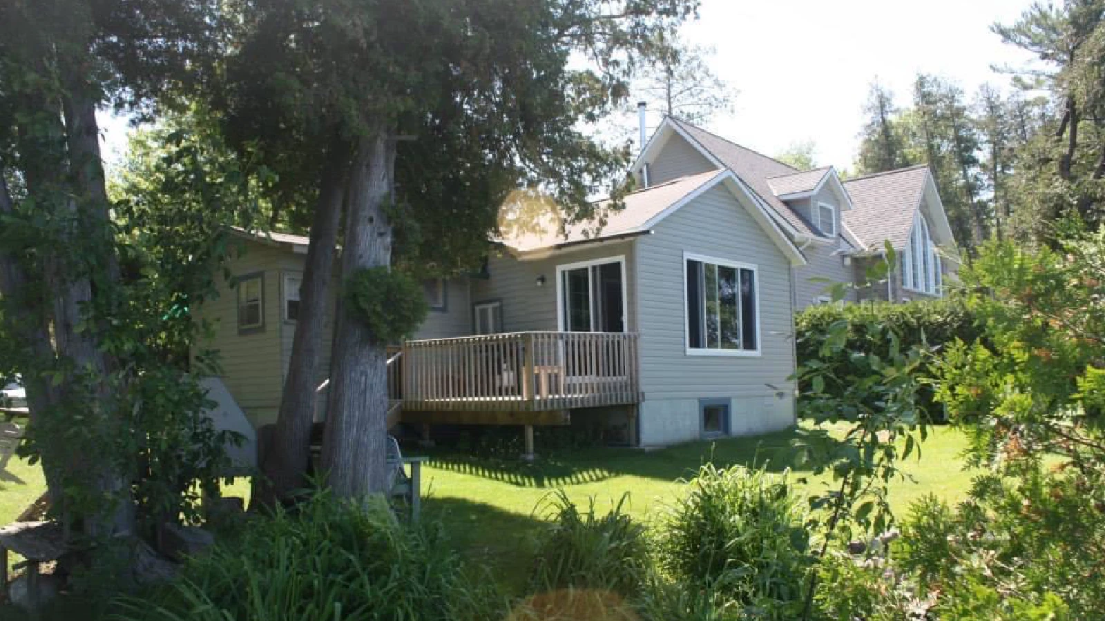 Pigeon-Lake-Resort-Cottage-twenty-one-exterior-waterside